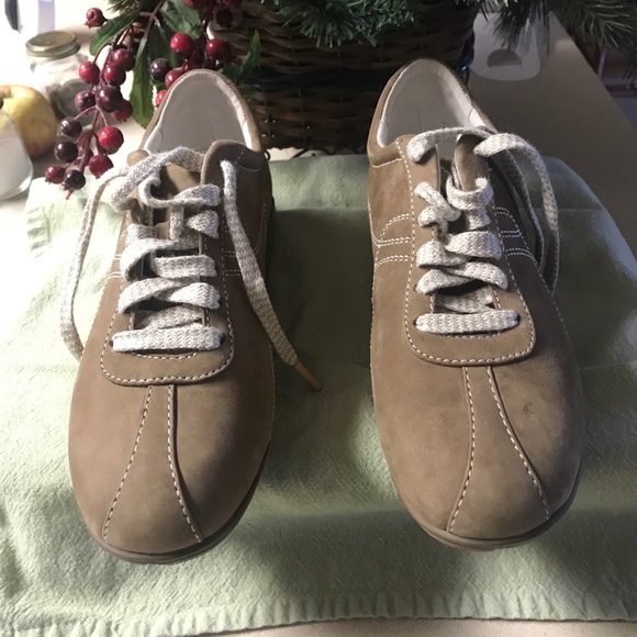 Shoes - Picture 2 of 6